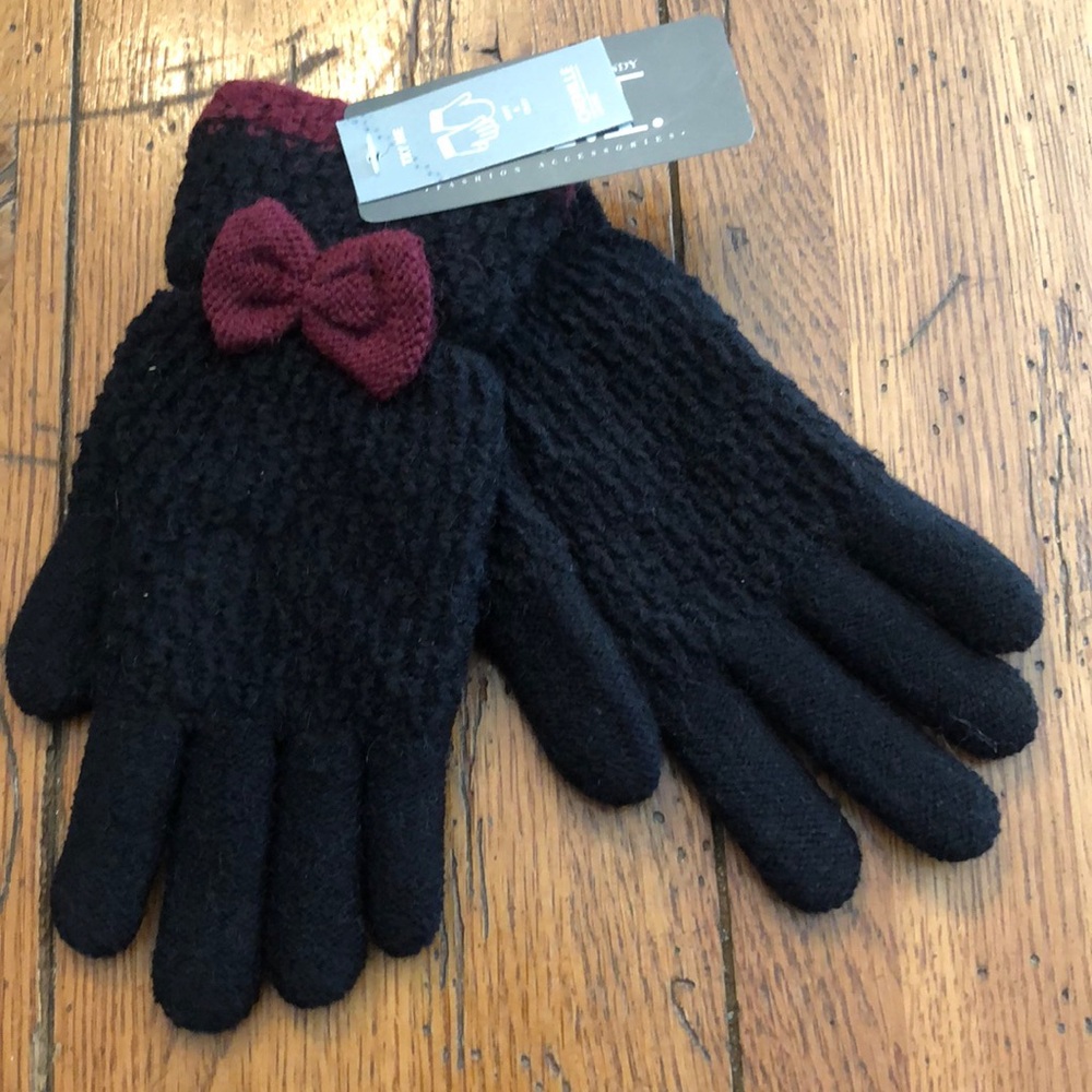 - KIT Women’s Gloves